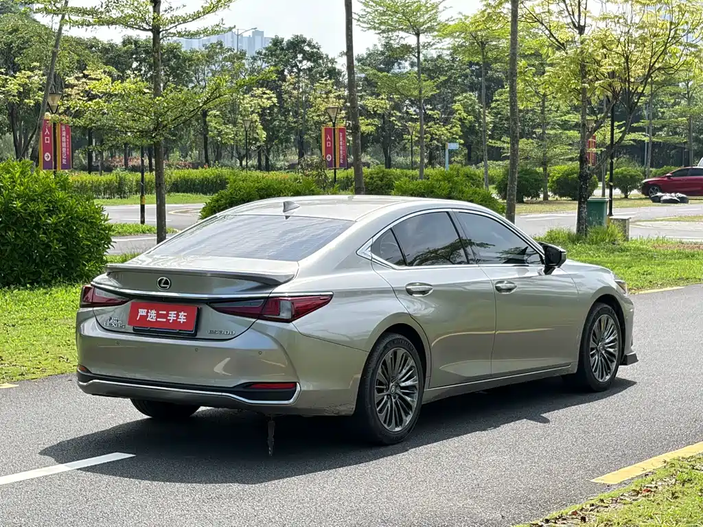 Lexus ES — миниатюра 9
