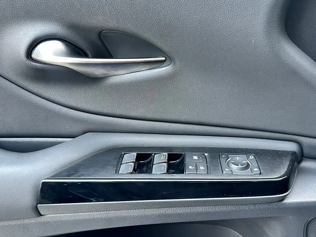 Lexus ES — миниатюра 15