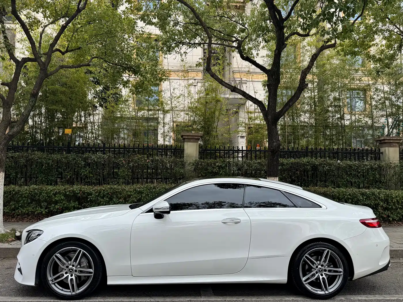 Mercedes-Benz E-Class 2021 Белый из Китая