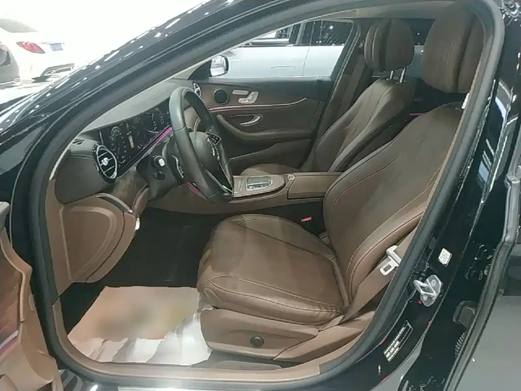 Mercedes-Benz E-Class — миниатюра 15