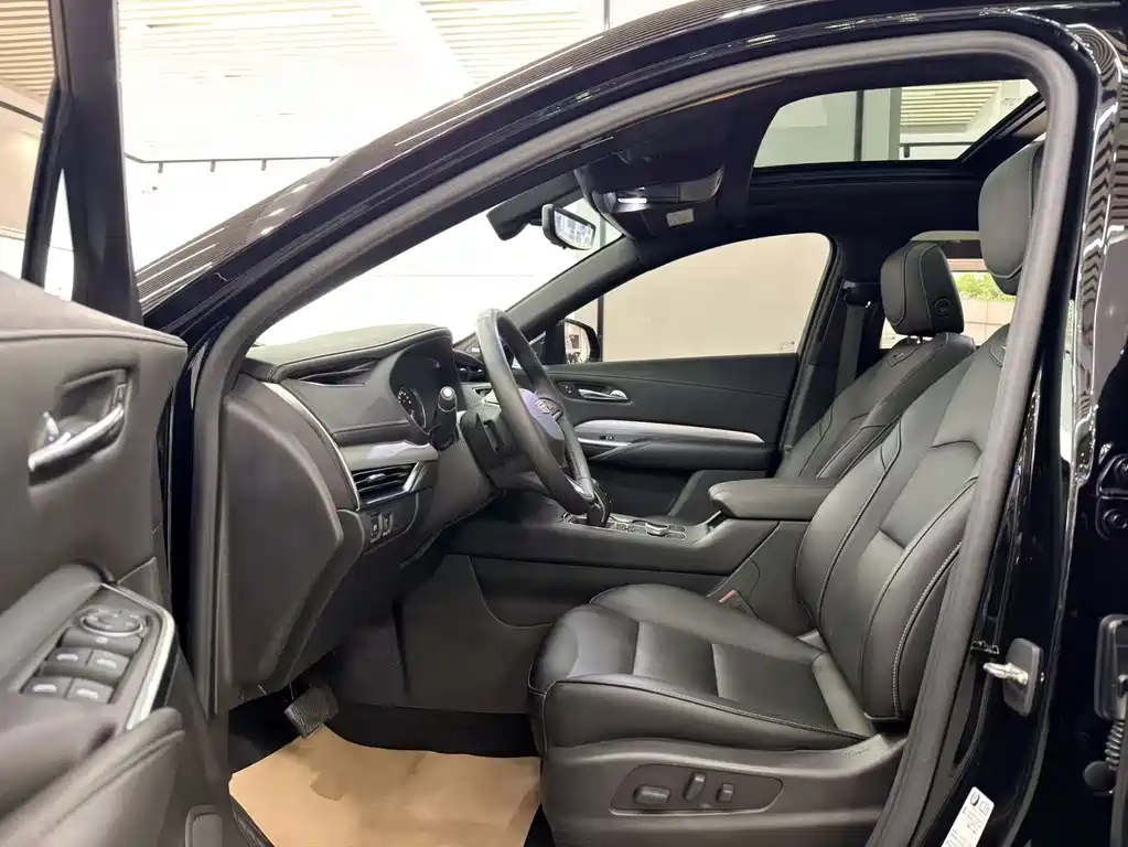 Cadillac XT4 — миниатюра 6