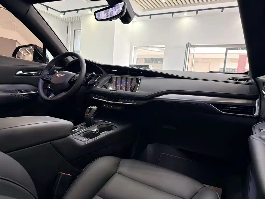 Cadillac XT4 — миниатюра 8