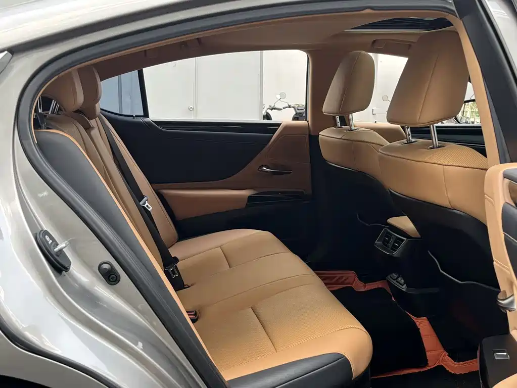 Lexus ES — миниатюра 11