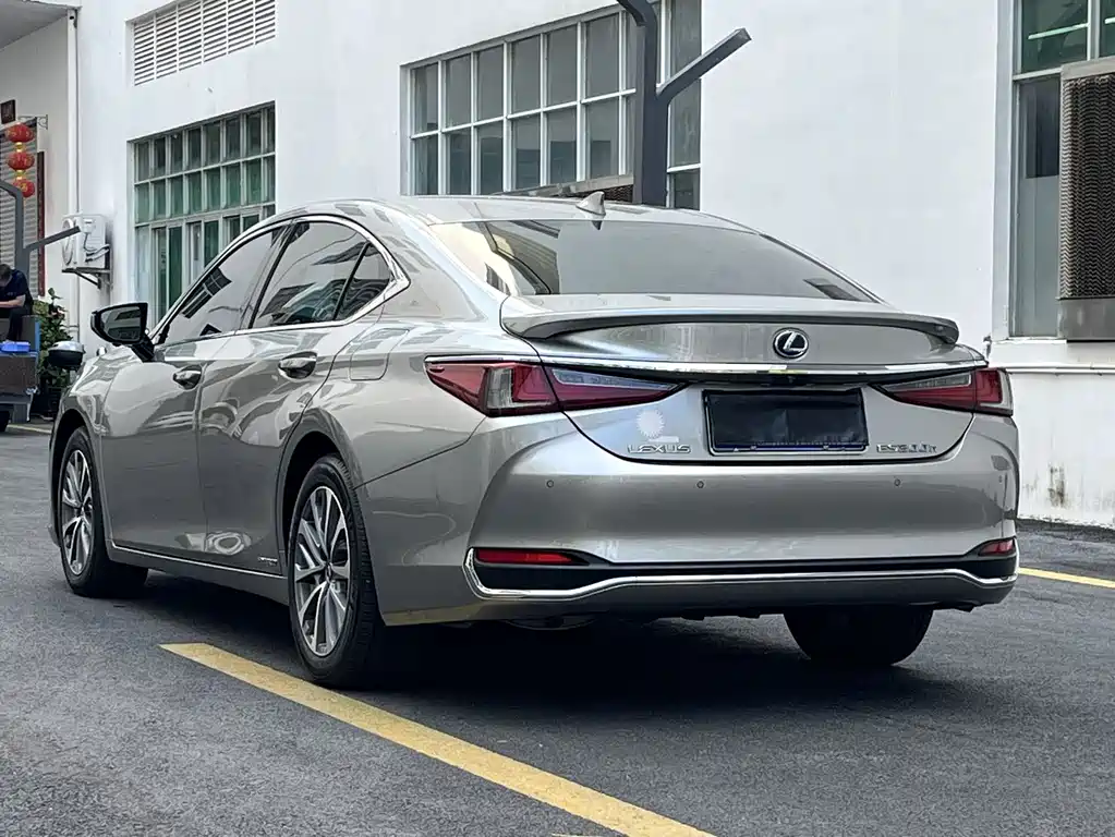 Lexus ES — миниатюра 15
