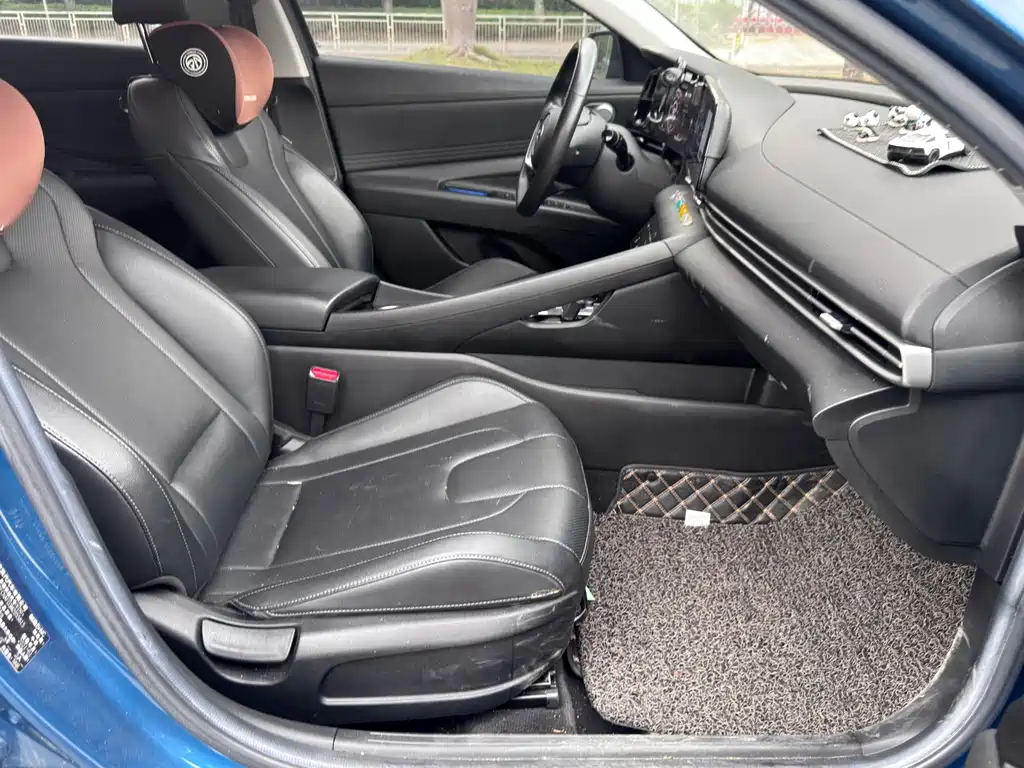 Hyundai Elantra — миниатюра 9