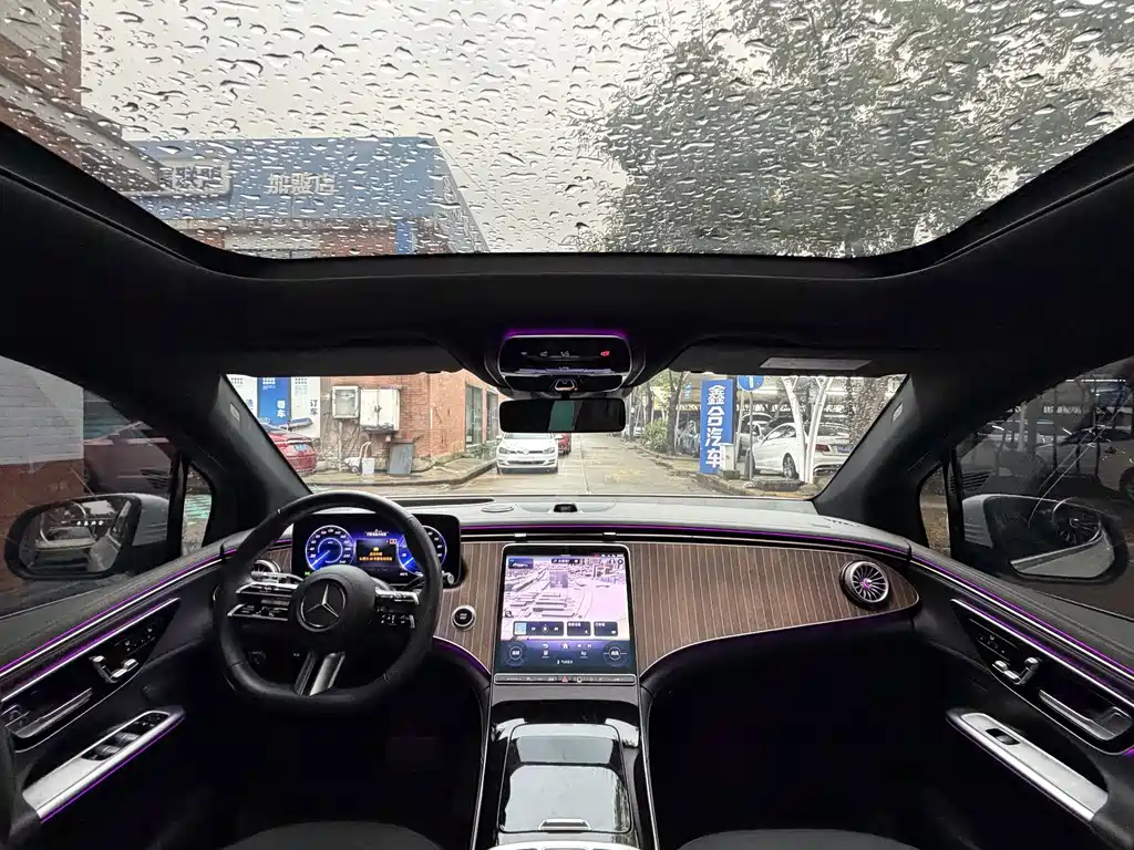 Mercedes-Benz EQE SUV — миниатюра 6