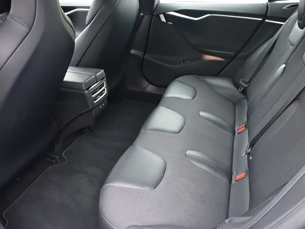Tesla Model S — миниатюра 13