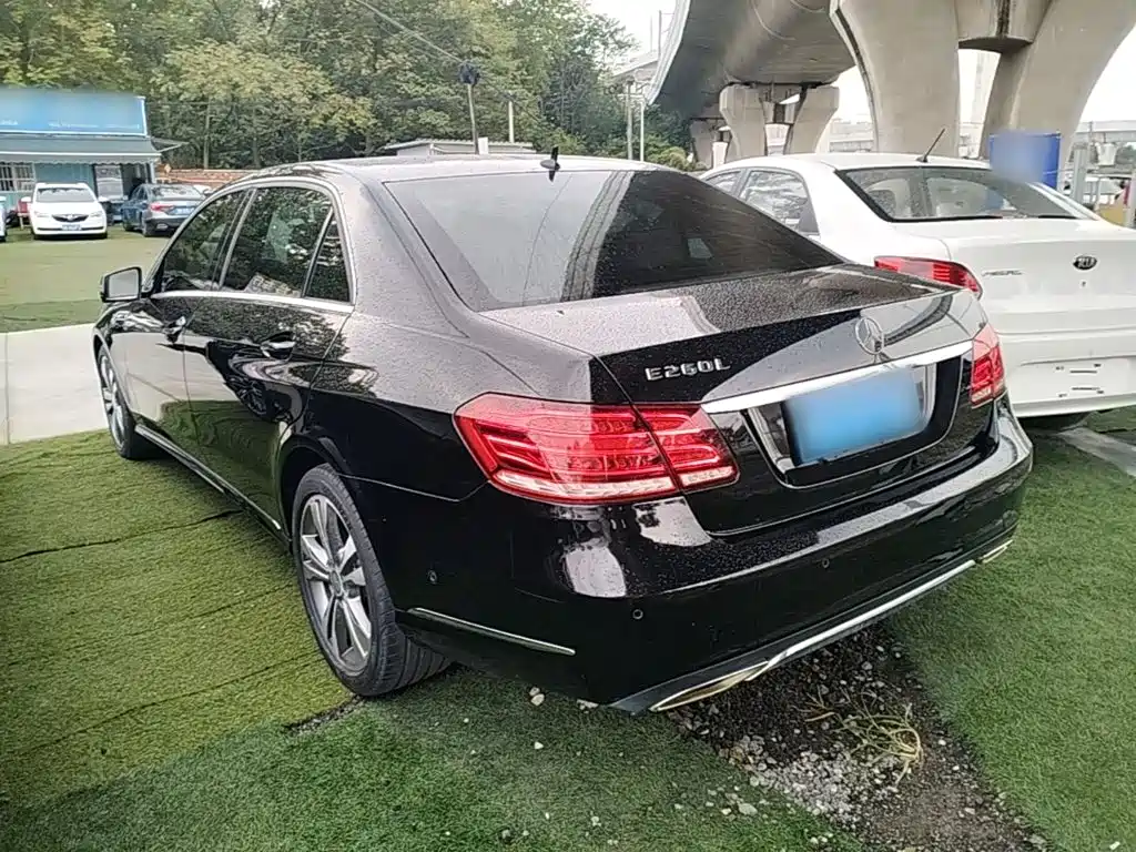 Mercedes-Benz E-Class — миниатюра 5