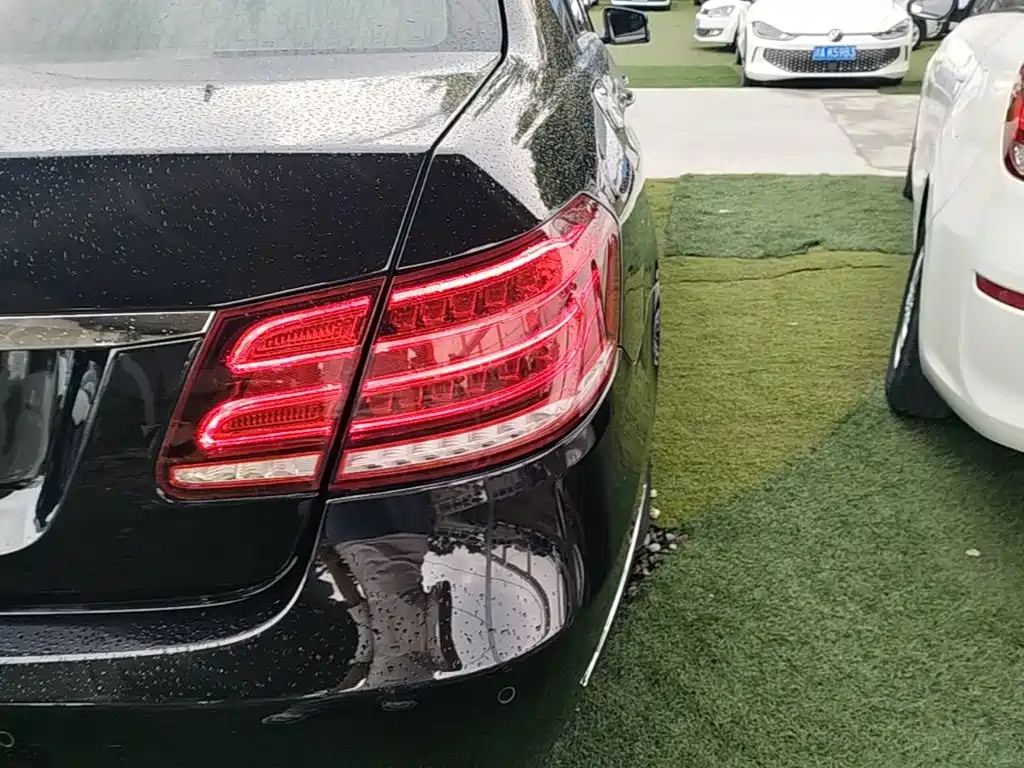 Mercedes-Benz E-Class — миниатюра 8