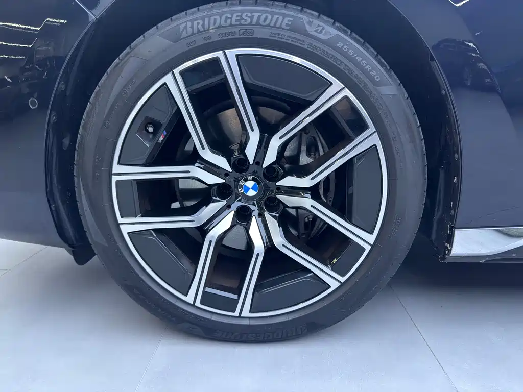 BMW 7 Series — миниатюра 8