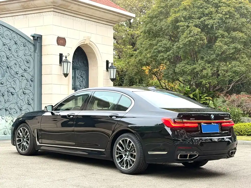 BMW 7 Series 7 2016 730Li Lead