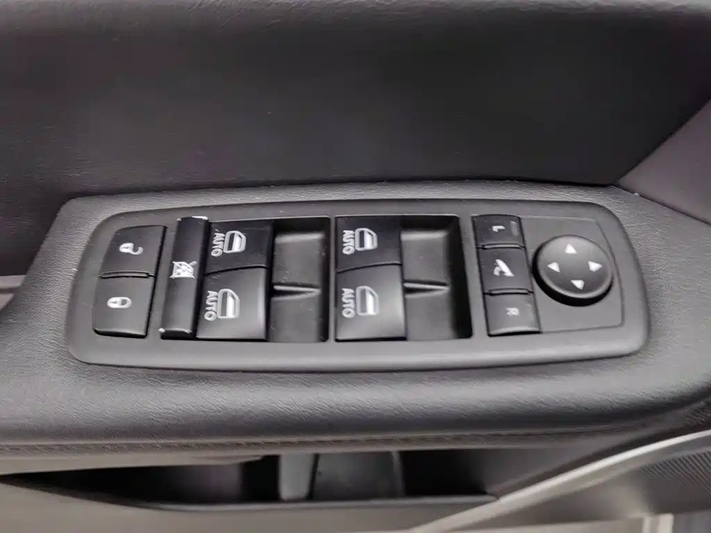 Jeep Grand Commander — миниатюра 9