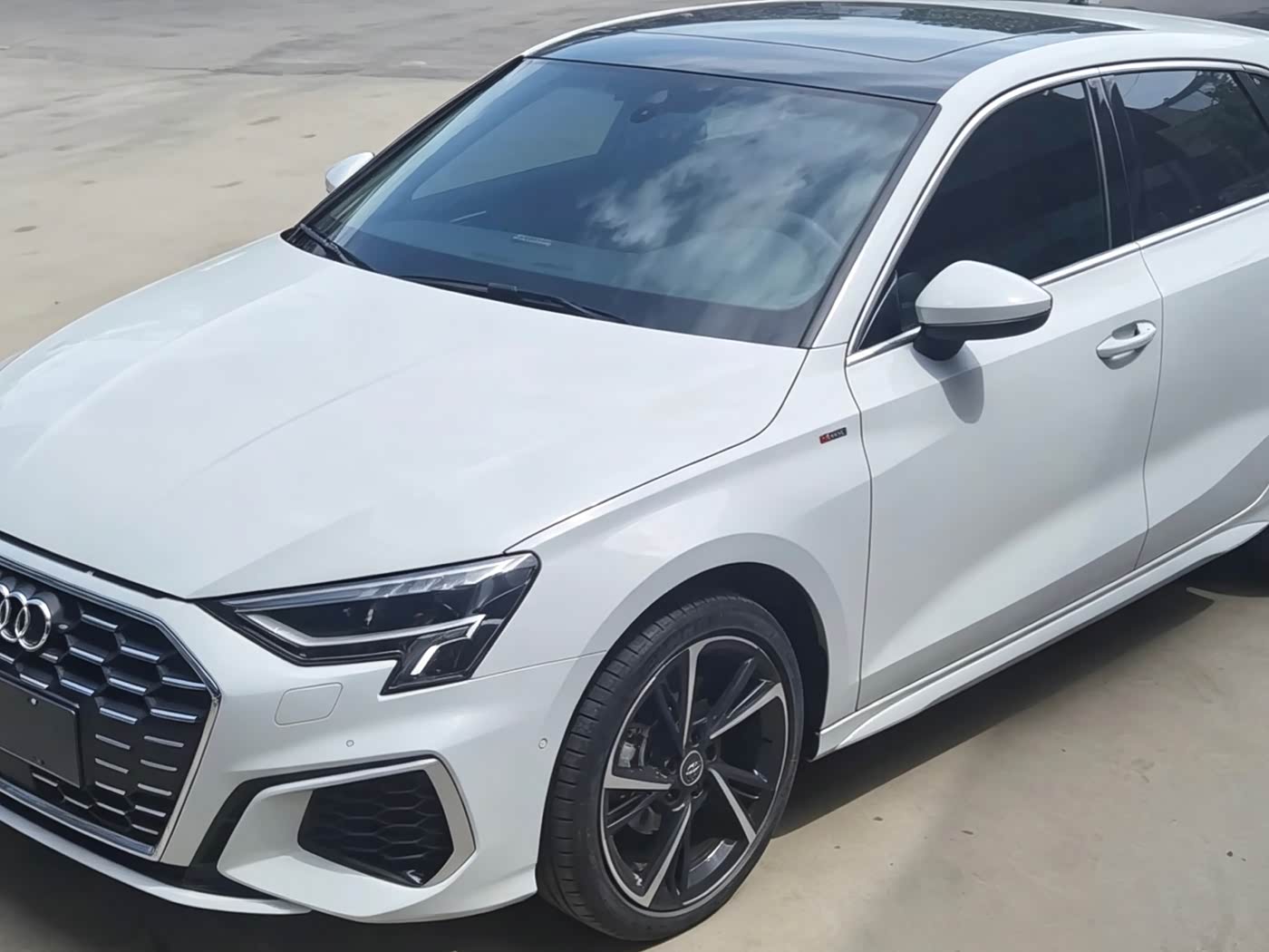 Audi A3 1.4 л 2022 г. Белый, пробег 13000 км