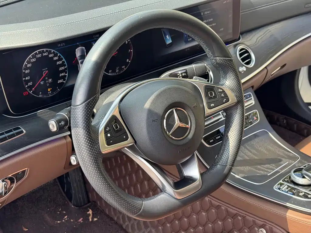 MERCEDES-BENZ E CLASS