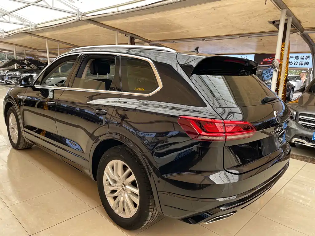 VOLKSWAGEN TOUAREG