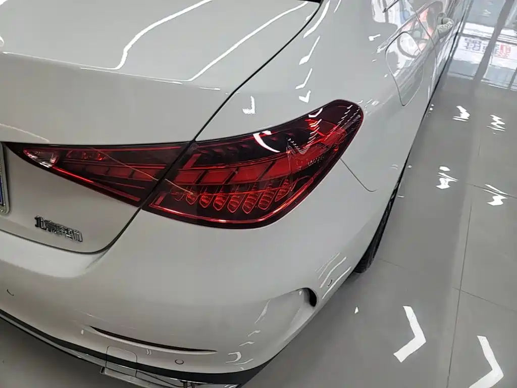 Mercedes-Benz C-Class — миниатюра 8