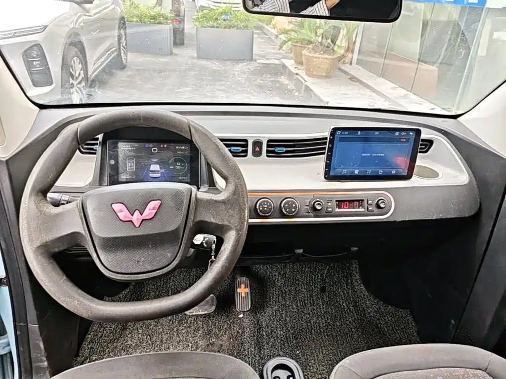 Wuling MINIEV — миниатюра 10