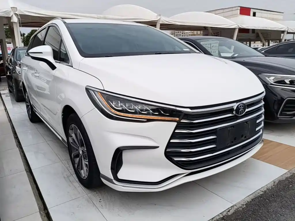 BYD MAX — миниатюра 4