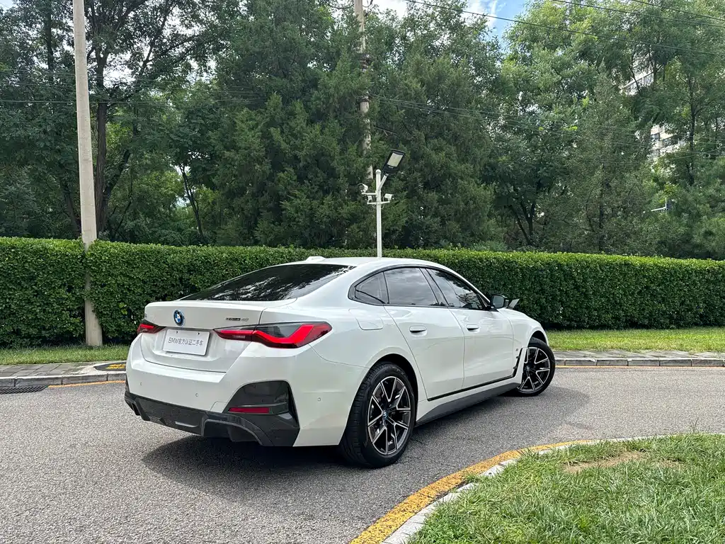 BMW i4 — миниатюра 5