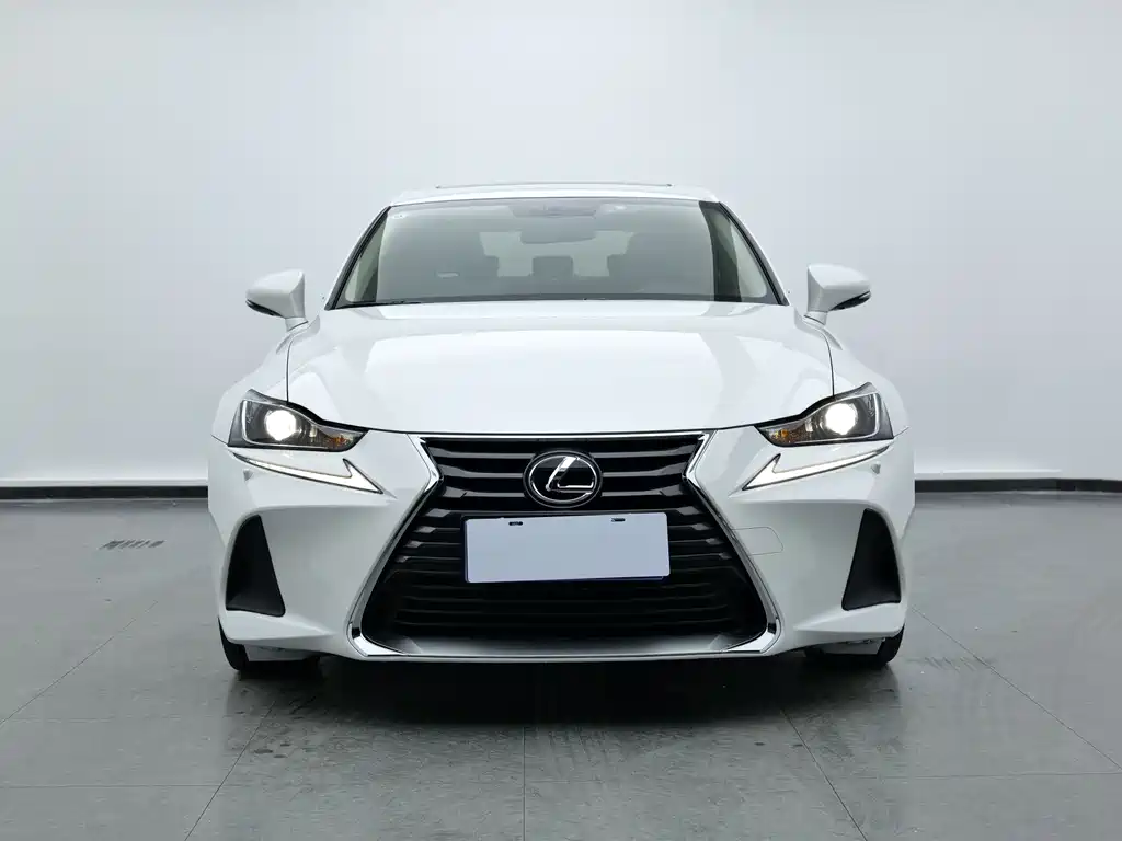 LEXUS IS