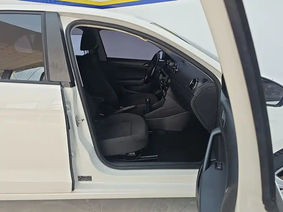 Volkswagen Jetta — миниатюра 8
