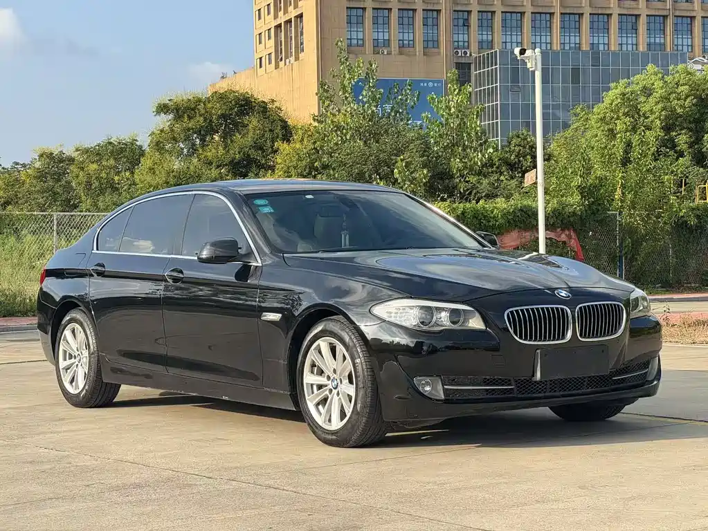 BMW 5 Series — миниатюра 6