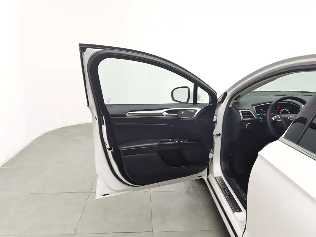 Ford Mondeo — миниатюра 8