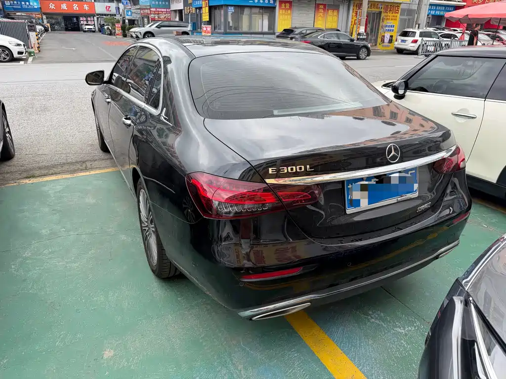 Mercedes-Benz E-Class — миниатюра 12