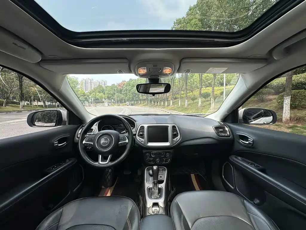 Jeep Compass — миниатюра 13