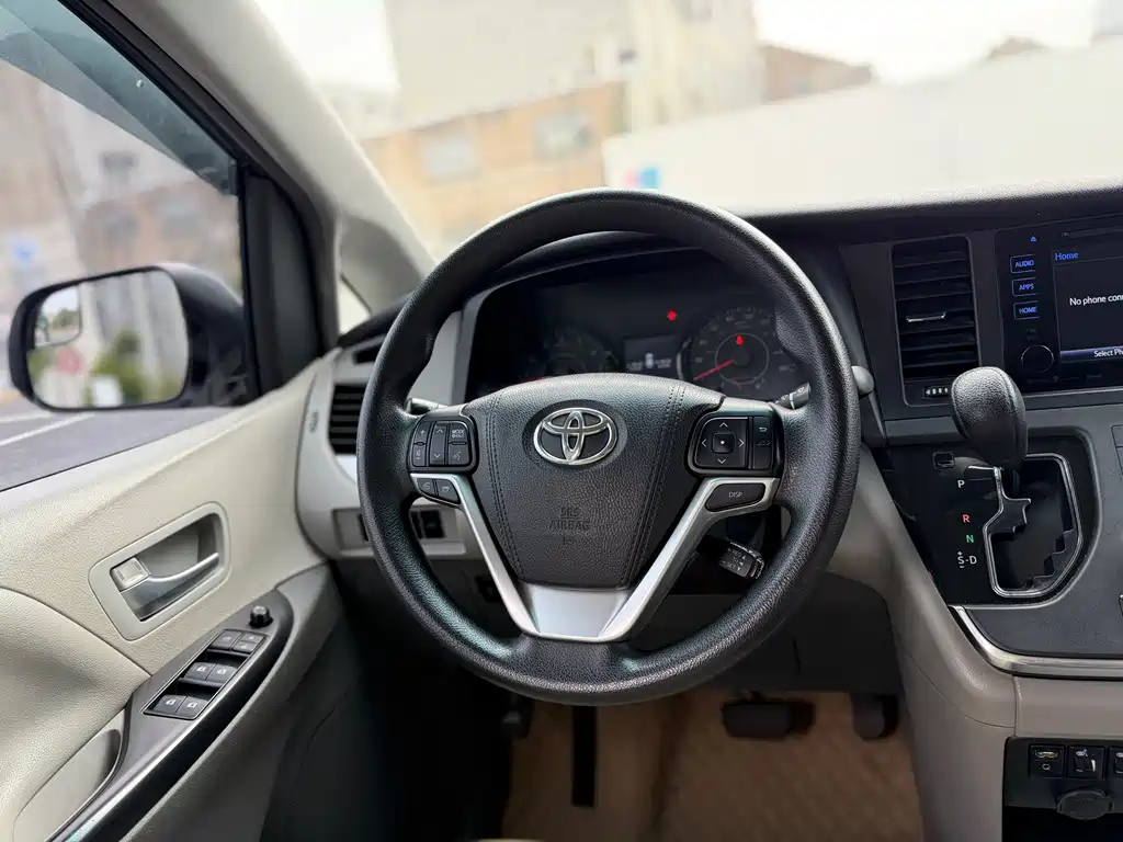 Toyota Sienna — миниатюра 9