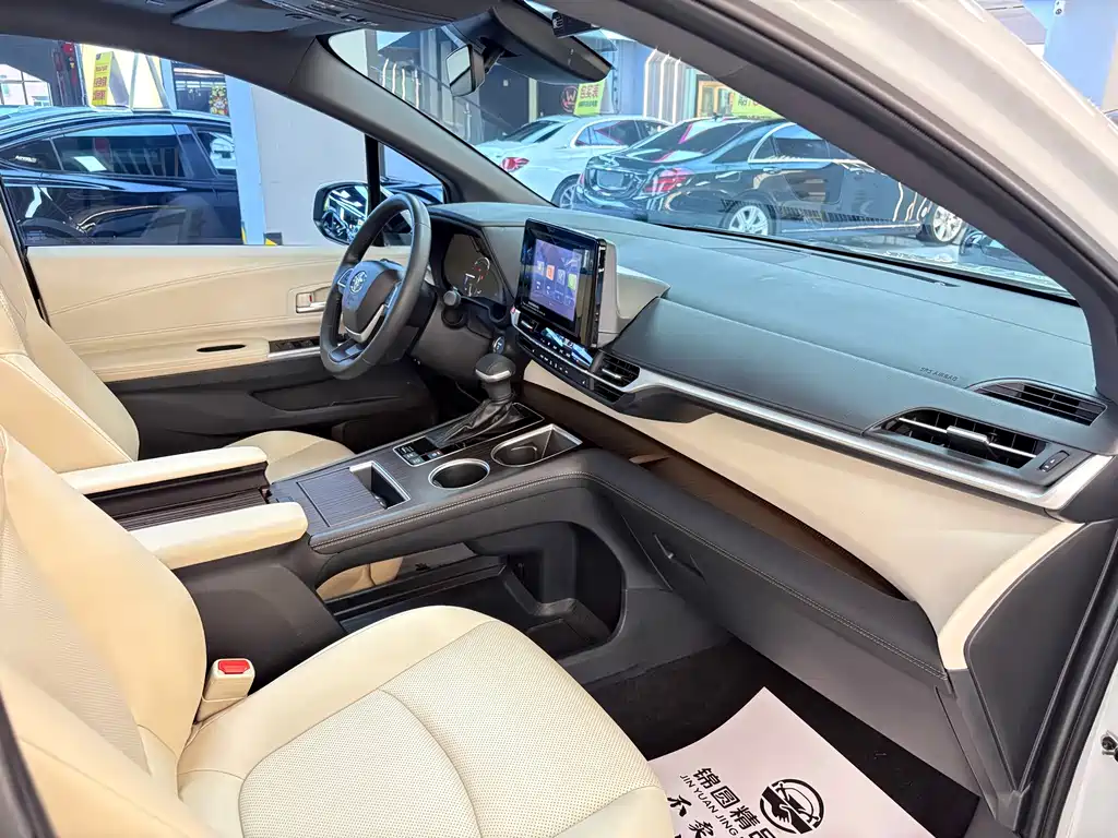 Toyota Sienna — миниатюра 18