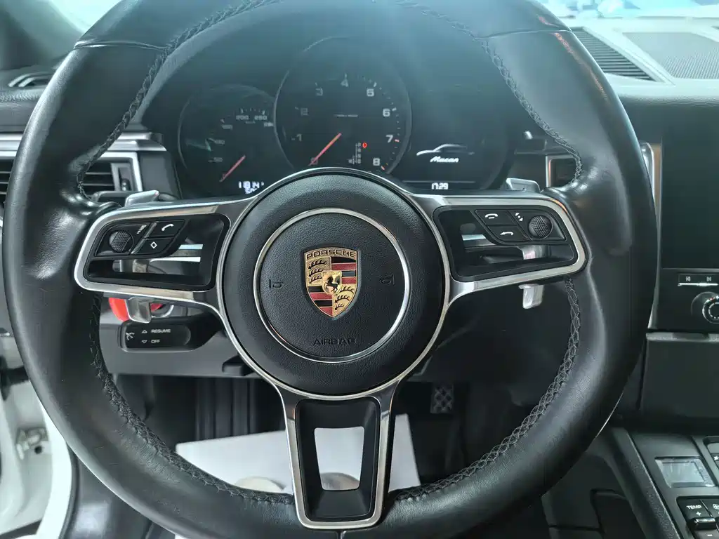 Porsche Macan — миниатюра 12