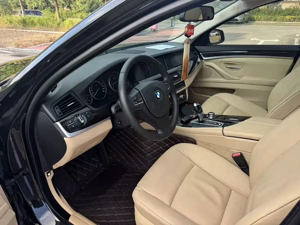 BMW 5 Series — миниатюра 10