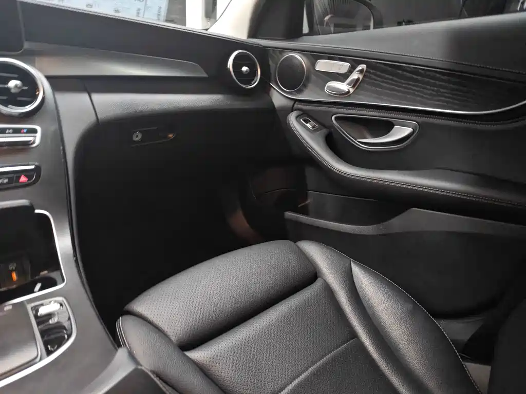Mercedes-Benz C-Class — миниатюра 8