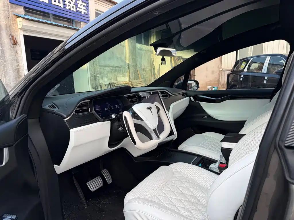 Tesla Model X — миниатюра 5