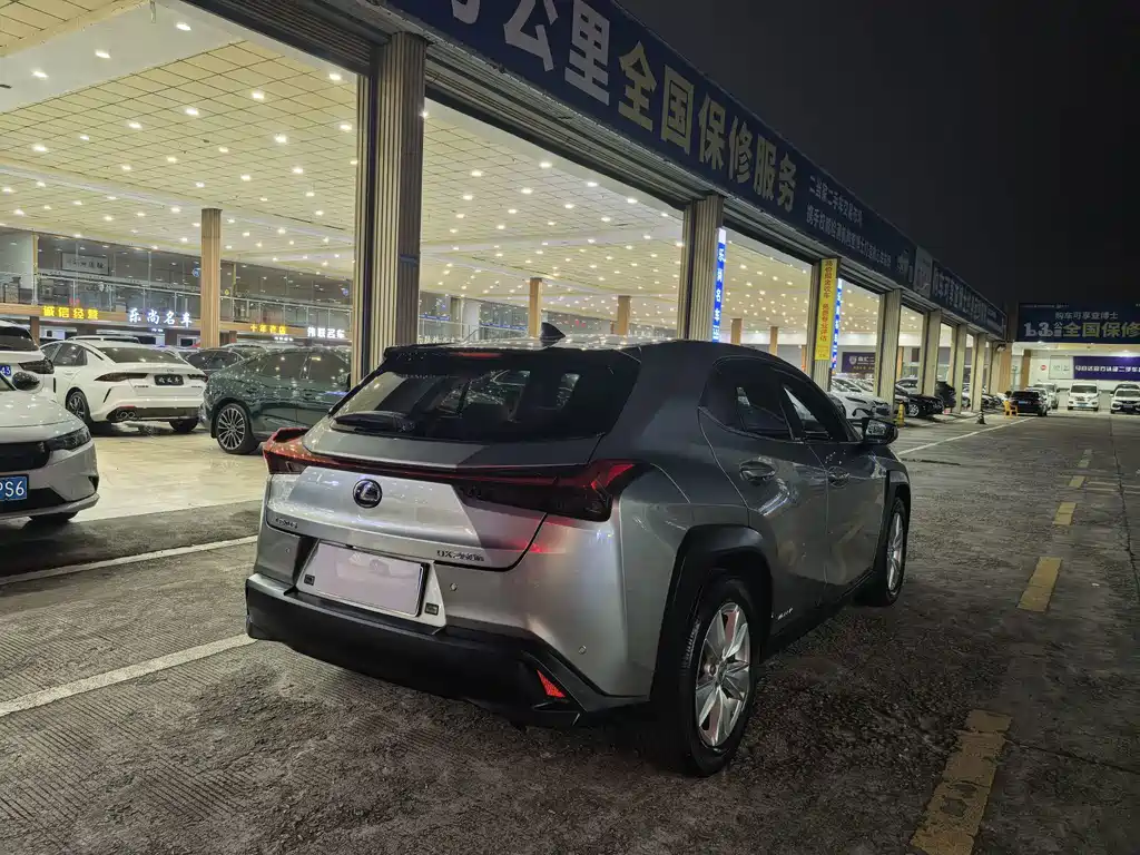 Lexus UX — миниатюра 11