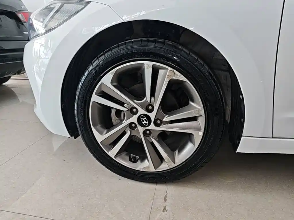 Hyundai Elantra — миниатюра 23