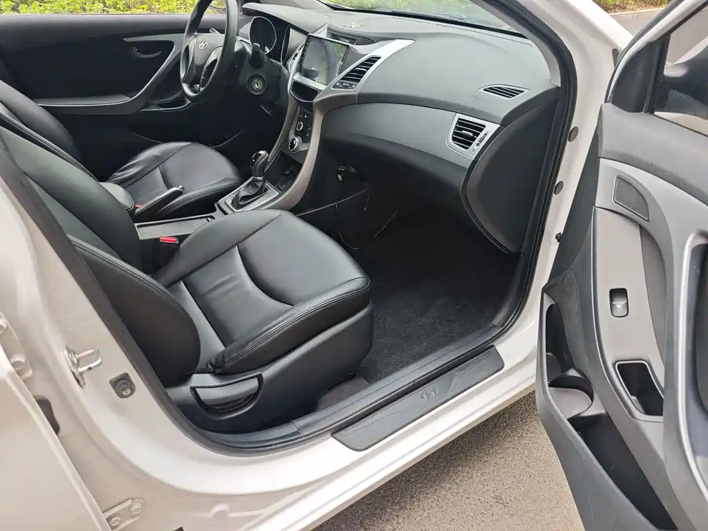 Hyundai Elantra Langdong — миниатюра 7