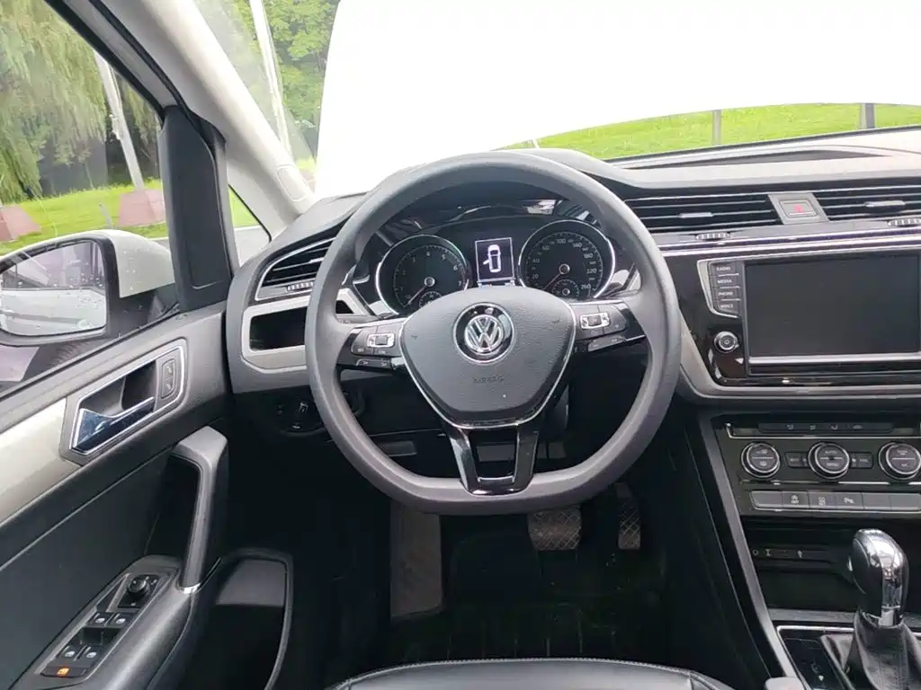Volkswagen Touran — миниатюра 15