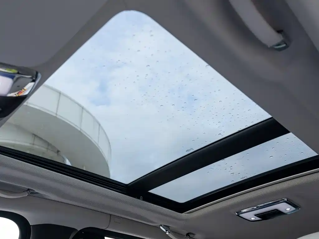Rolls-Royce Cullinan — миниатюра 21
