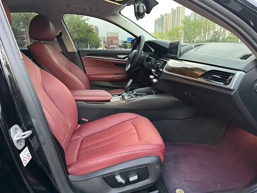 BMW 5 Series — миниатюра 20