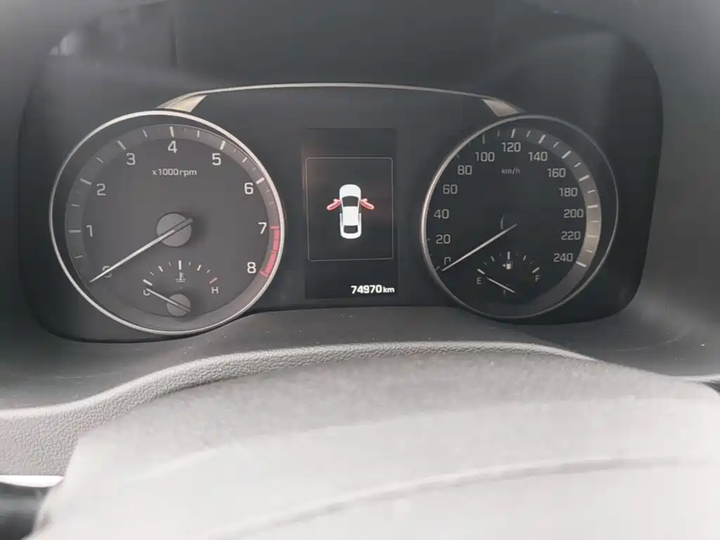 Hyundai Elantra — миниатюра 12