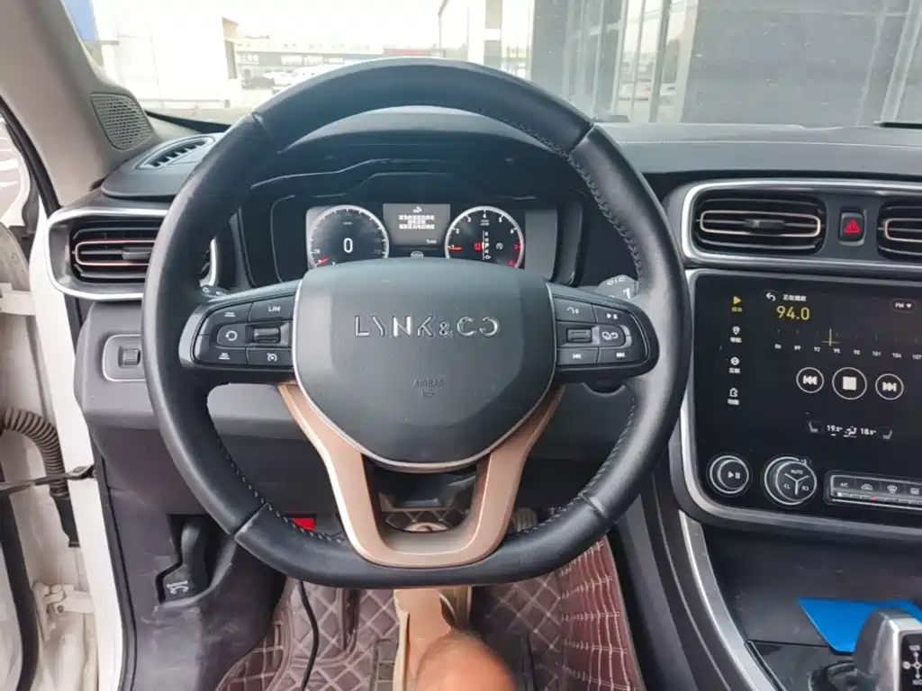 Lynk & Co 01 — миниатюра 11