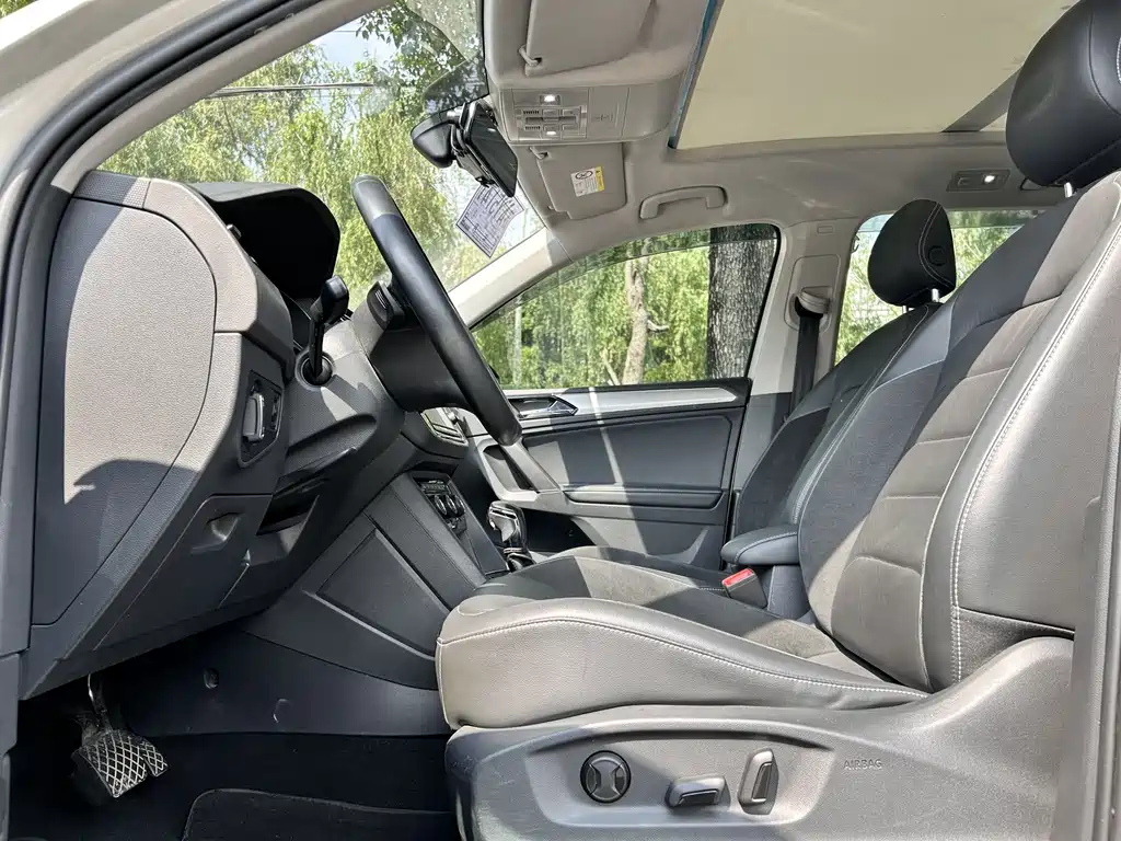 Volkswagen Tiguan L L 2017 330TSI AT Luxury
