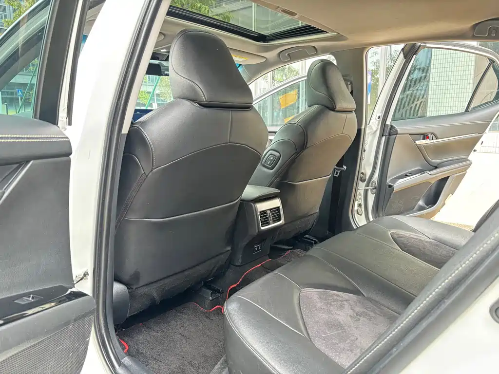 Toyota Camry — миниатюра 10
