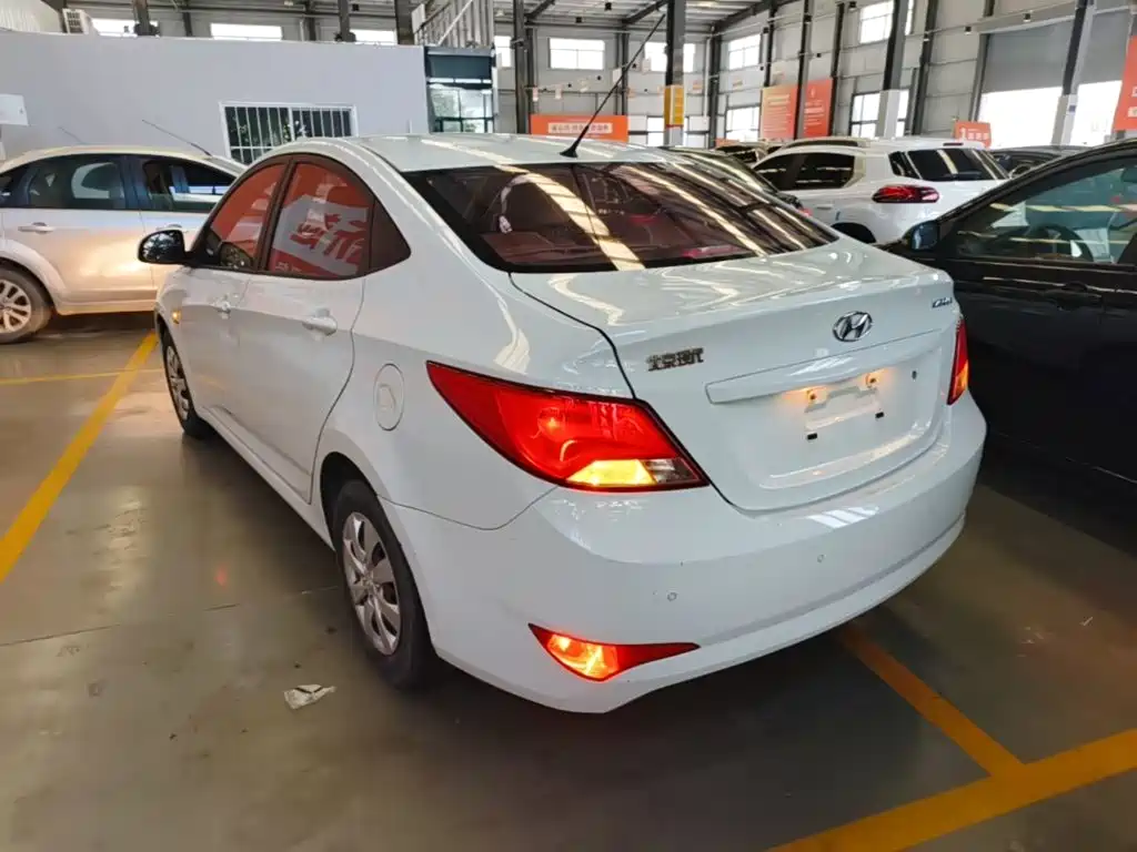 Hyundai Verna — миниатюра 5