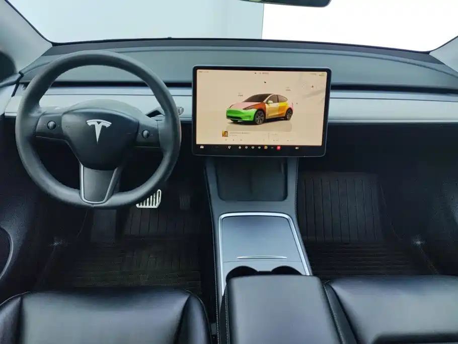 Tesla Model Y — миниатюра 12