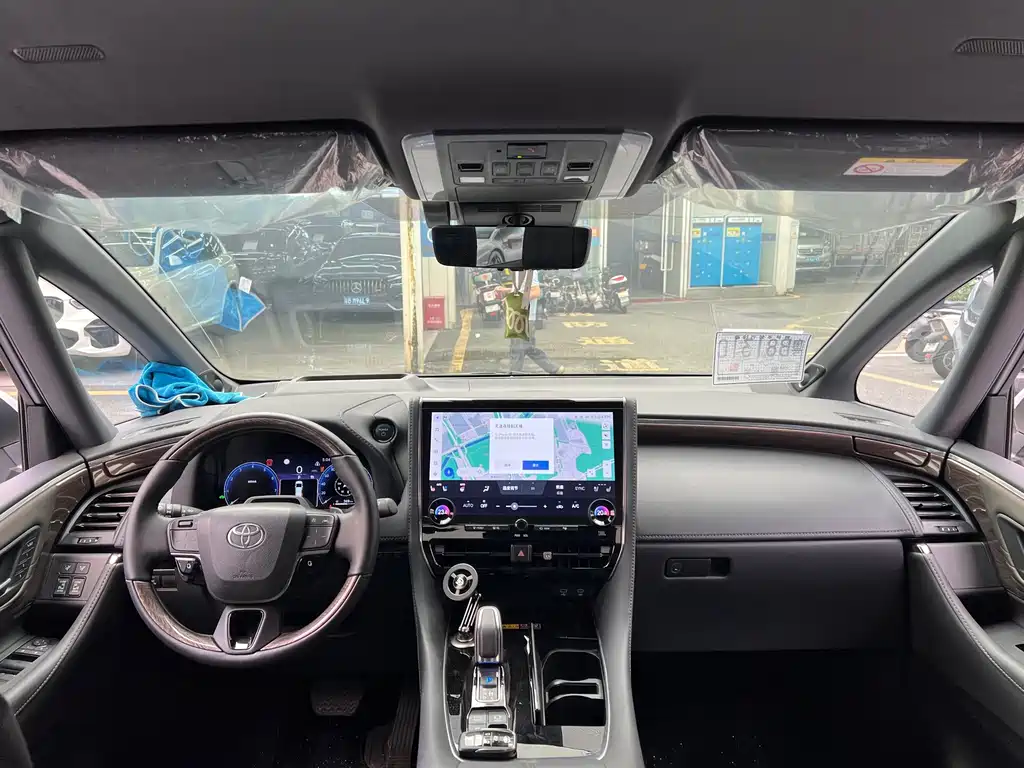 Toyota Alphard — миниатюра 5