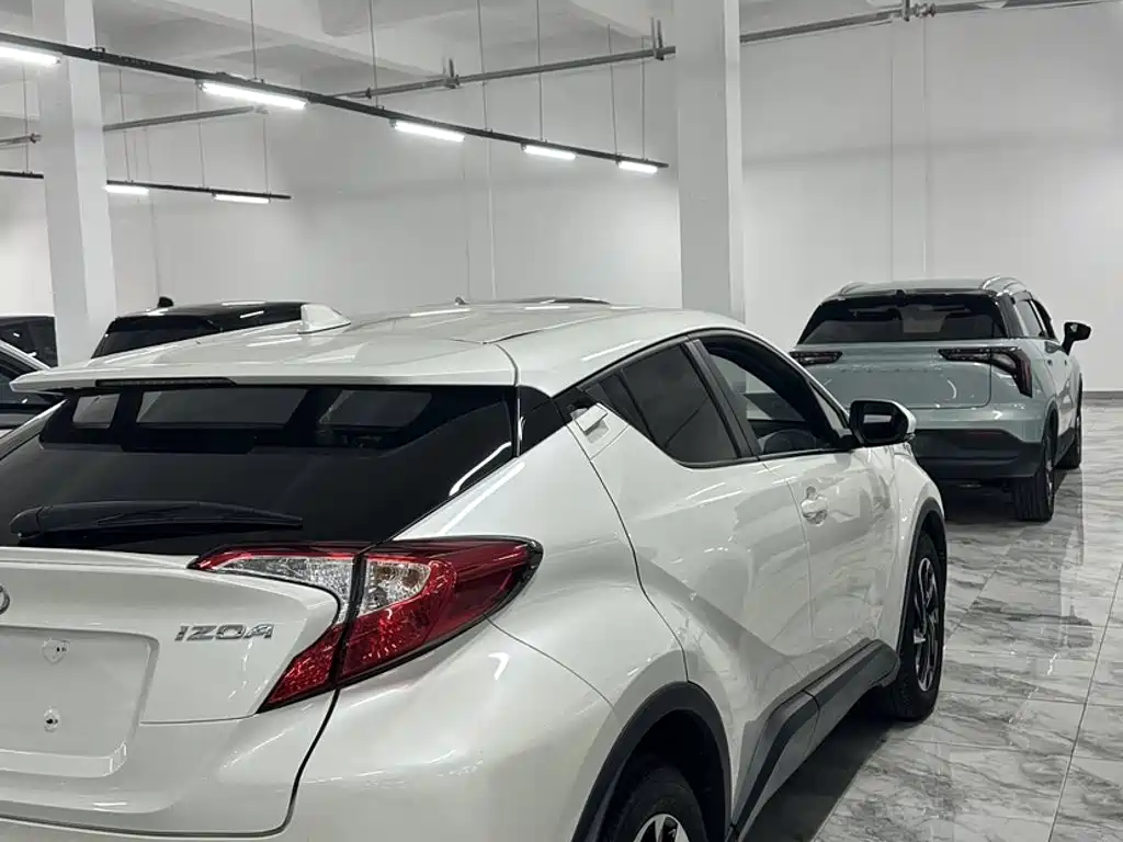 Toyota IZOA — миниатюра 6