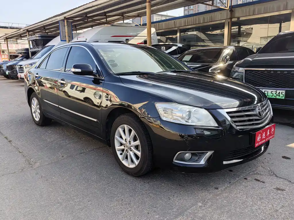 Toyota Camry — миниатюра 3